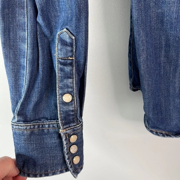 J. CREW Blue Denim Pearl Snap Shirt Medium Wash Distressed Preppy Western XS - Picture 6 of 11